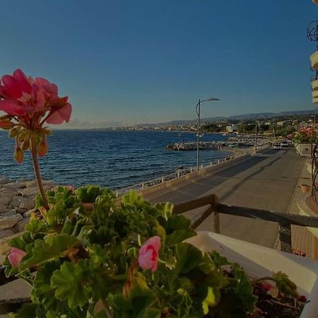Hotel La Lampara Реджо-ди-Калабрия Экстерьер фото